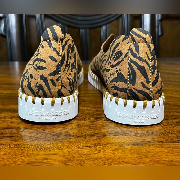 NWOT!!! Ilse Jacobsen Tan and Black Sneakers - Picture 3 of 7